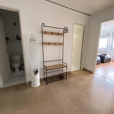 Renove 10 Minutes A Pied Du Coeur De Apartman